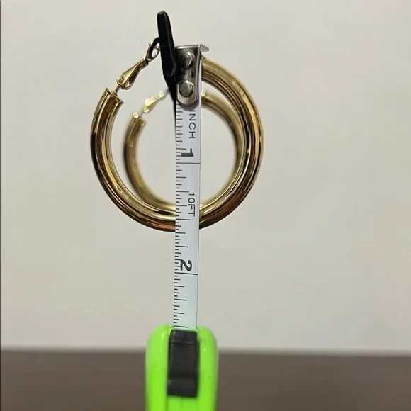 Elegant Gold Hoop Earrings - Picture 4 of 5